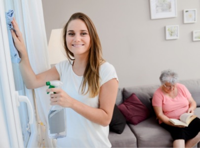 nettoyage vitre avec votre aide a domicile à Terranjou 49